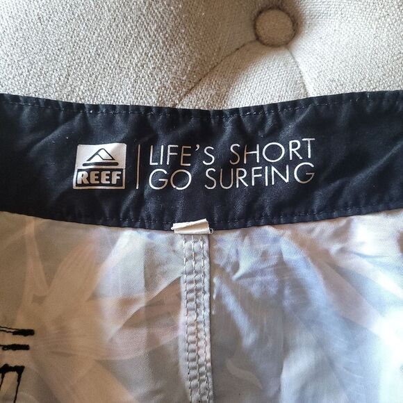 Reef Men's Floral Birds of Paradise Print Board Shorts Size 32 - Picture 3 of 9